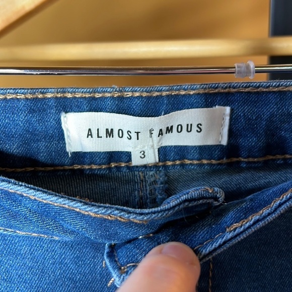 Almost Famous Juniors' High-Rise Destructed Skinny Jeans Size 3 - Picture 6 of 11